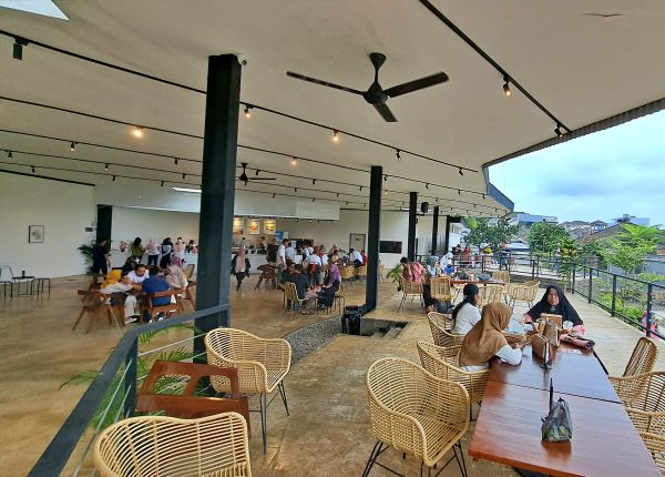 olympia cafe palembang